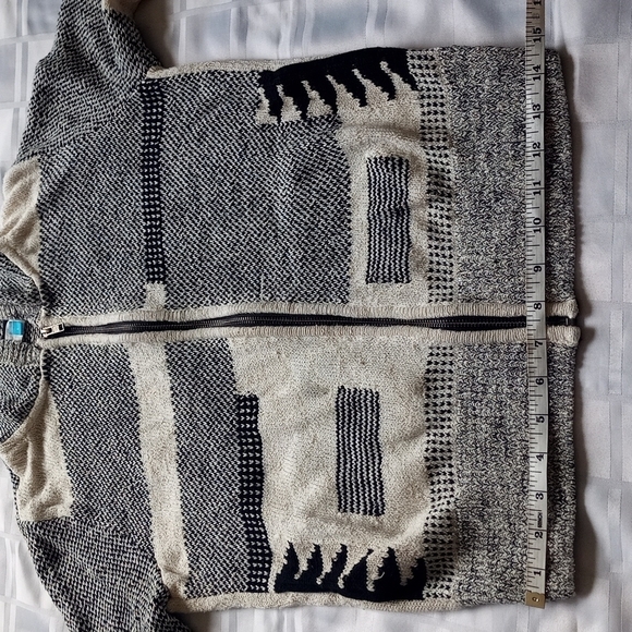 Sparrow Knit Front Zippered Hooded Black and White Pattern Sweater - Picture 6 of 14